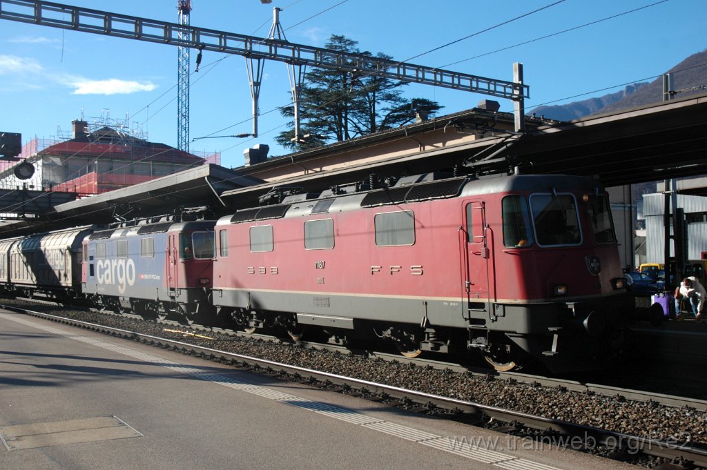3455-0045-120115.jpg - SBB-CFF Re 4/4'' 11187 + SBBC Re 420.276-8 / Bellinzona 12.1.2015
