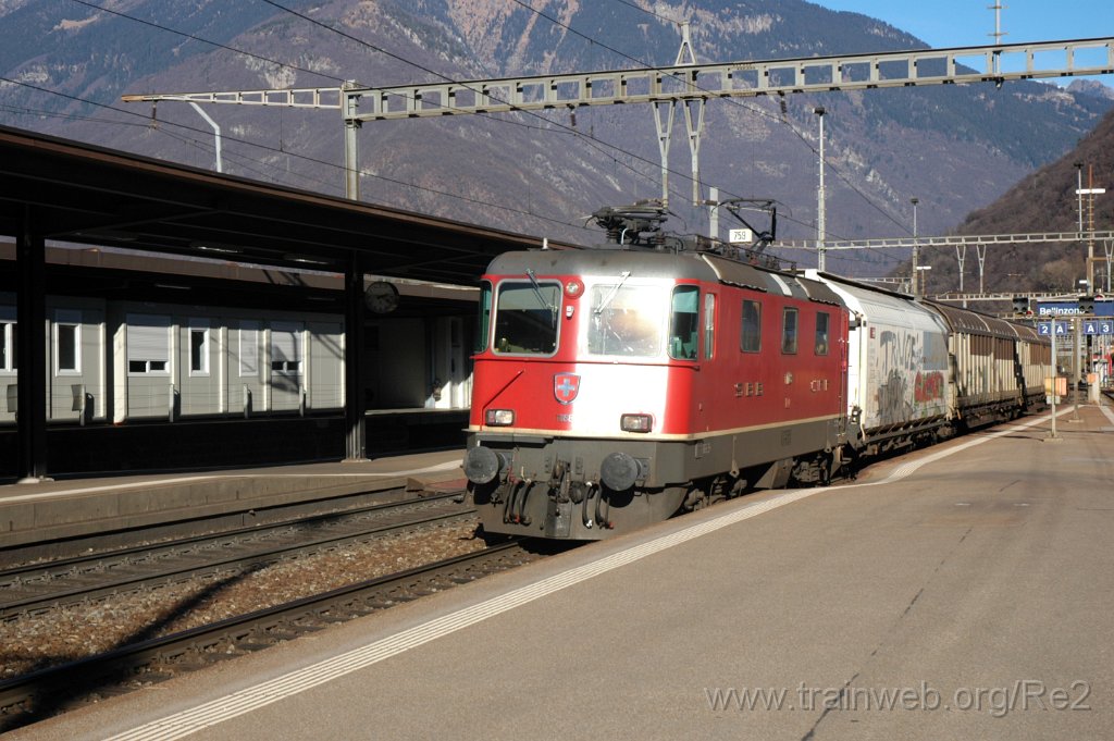3458-0037-120115.jpg - SBB-CFF Re 4/4'' 11188 / Bellinzona 12.1.2015