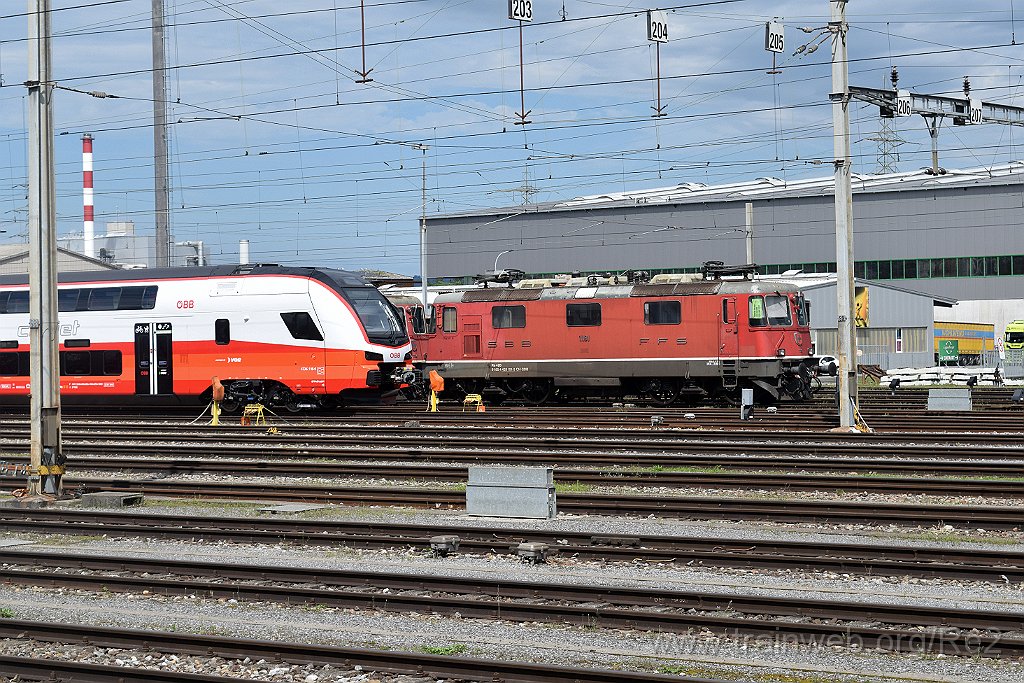 9935-0010-050825.jpg - ÖBB 4736.116 (94 81 4736 116-6 A-OBB) + SBB-CFF Re 4/4'' 11191 (Re 420.191-9)  ''Depot G'' (Re 91 85 4 420 191-9 CH-SBB) / Buchs SG 5.8.2025