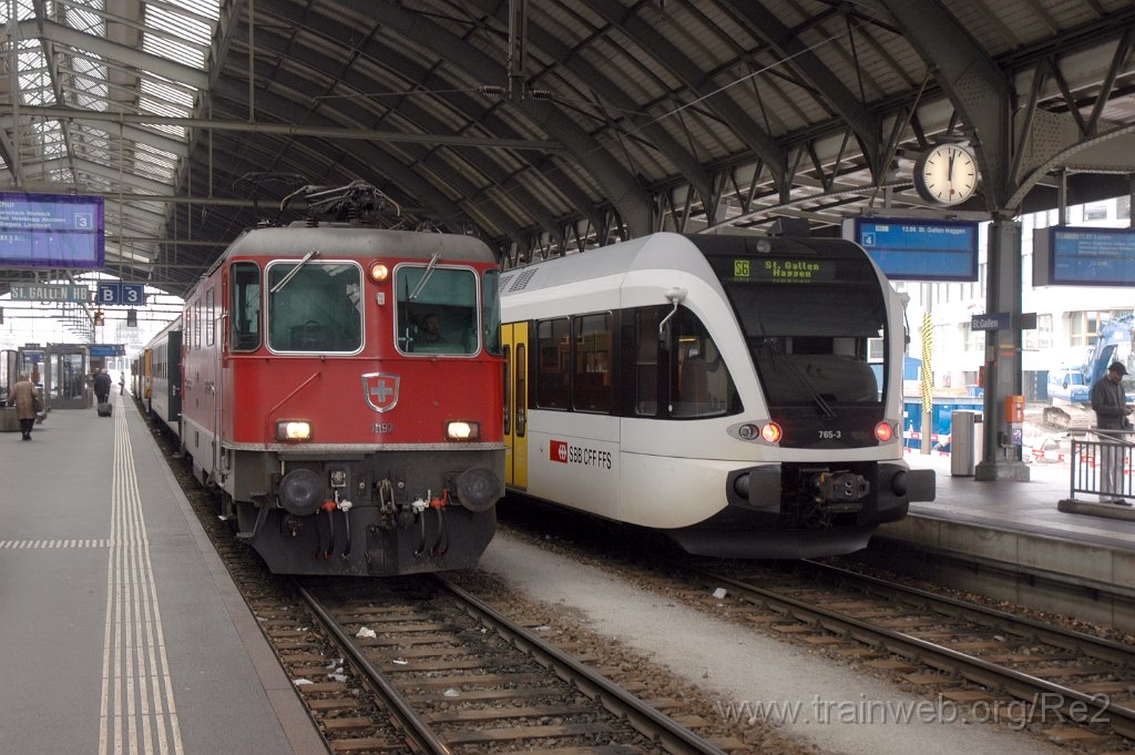 2712-0001-020313.jpg - SBB-CFF Re 4/4'' 11192 + Thurbo GTW AKL RABe 526.765-3 (RABe 94 85 7 526 765-3 CH-THB) / St.Gallen HB 2.3.2013