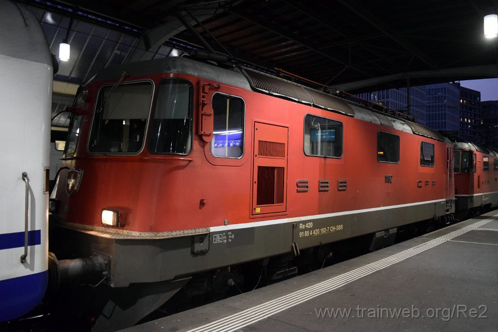 9427-0050-191024.jpg - SBB-CFF Re 4/4'' 11164 (Re 420.164-6)  (Re 91 85 4 420 164-6 CH-SBB) + SBB-CFF Re 4/4'' 11192 (Re 420.192-7)  (Re 91 85 4 420 192-7 CH-SBB) / Zürich HB 19.10.2024