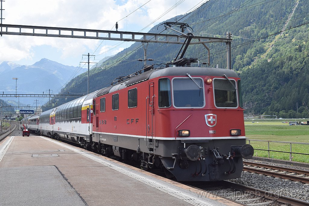 9885-0031-120725.jpg - SBB-CFF Re 4/4'' 11193 (Re 420.193-5)  (Re 91 85 4 420 193-5 CH-SBB) / Ambri-Piotta 12.7.2025