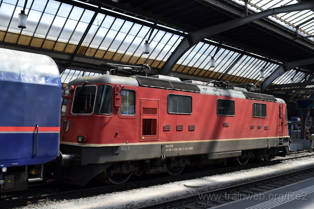 8666-0011-170623.jpg - SBB-CFF Re 4/4'' 11194 (Re 420.194-3)  (Re 91 85 4 420 194-3 CH-SBB) / Zürich HB 17.6.2023