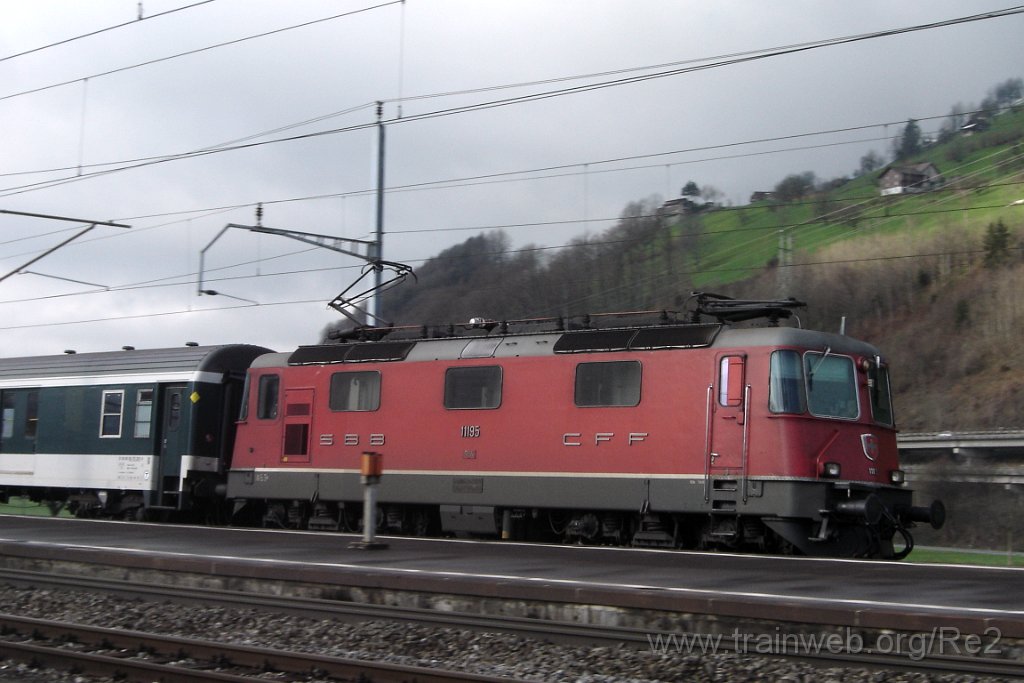 1300-0008-310307.jpg - SBB-CFF Re 4/4'' 11195 / Schwyz 31.3.2007