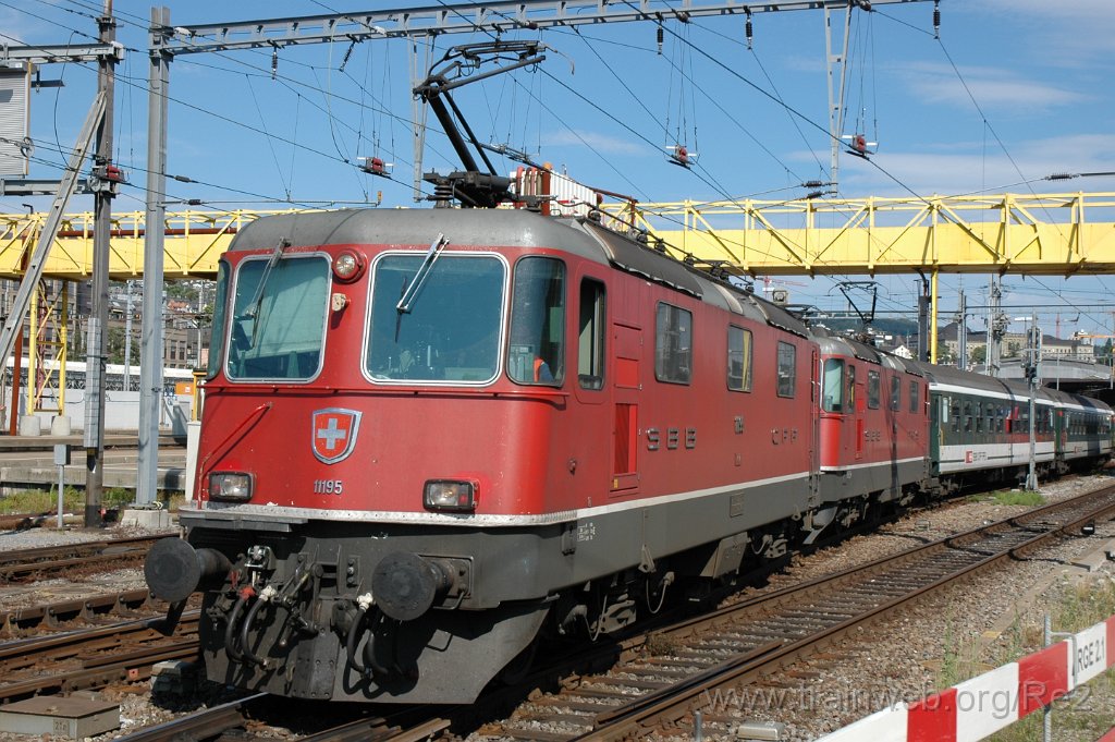2138-0022-210611.jpg - SBB-CFF Re 4/4'' 11195 + SBB-CFF Re 4/4'' 11209 / Zürich HB 21.6.2011