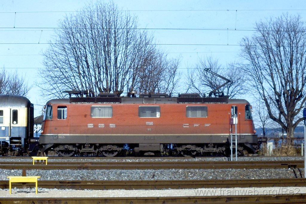0269-0007.jpg - SBB-CFF Re 4/4'' 11196 / Bregenz Hbf 27.1.1990