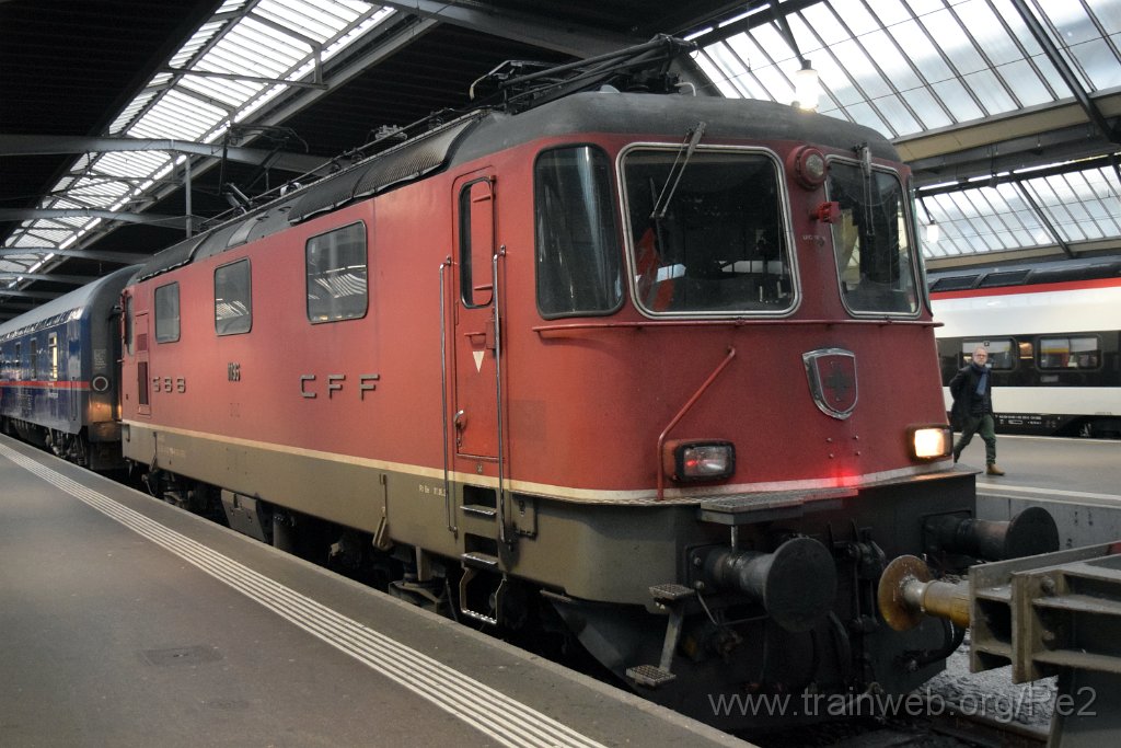 10076-0017-111025.jpg - SBB-CFF Re 4/4'' 11196 (Re 420.196-8)  (Re 91 85 4 420 196-8 CH-SBB) / Zürich HB 11.10.2025