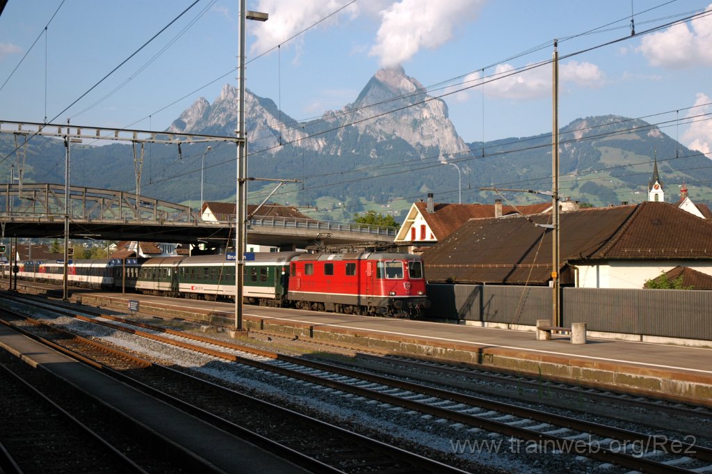 3213-0046-240714.jpg - SBB-CFF Re 4/4'' 11196 / Brunnen 24.7.2014