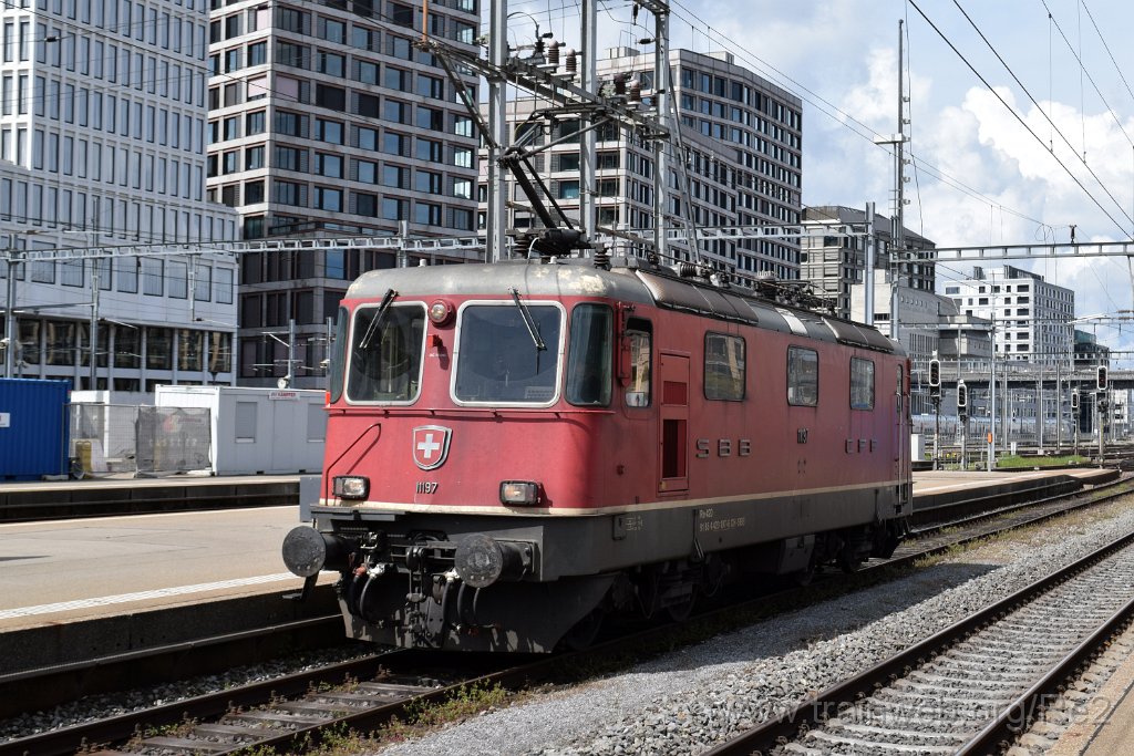 8493-0008-290423.jpg - SBB-CFF Re 4/4'' 11197 (Re 420.197-6)  (Re 91 85 4 420 197-6 CH-SBB) / Zürich HB 29.4.2023
