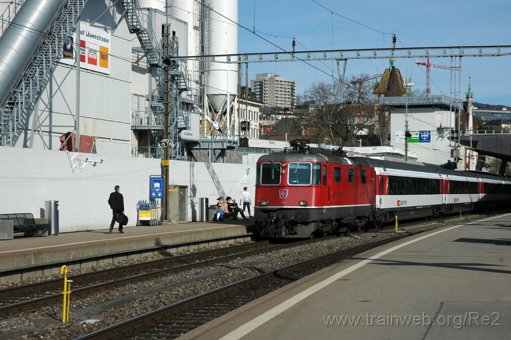 2088-0032-060411.jpg - SBB-CFF Re 4/4'' 11198 / Zürich HB 6.4.2011