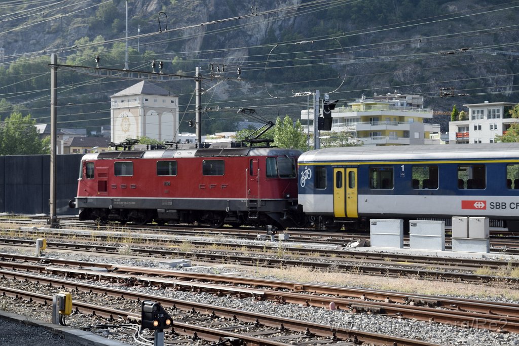 4619-0015-290817.jpg - SBB-CFF Re 4/4'' 11198 (Re 420.198-4)  (Re 91 85 4 420 198-4 CH-SBB) / Brig 29.8.2017