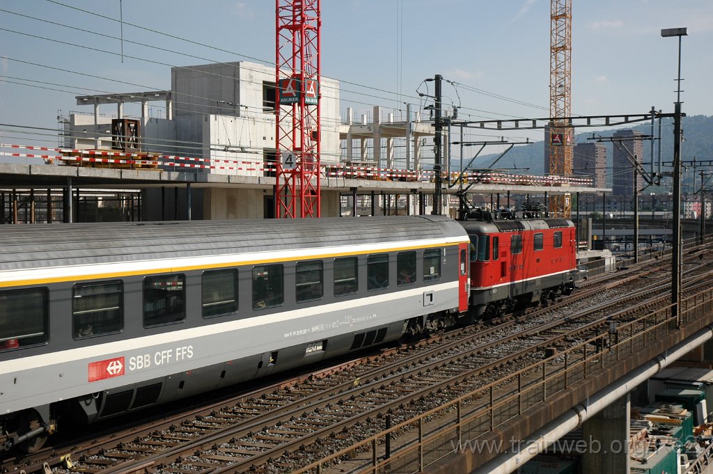 2122-0020-230511.jpg - SBB-CFF Re 4/4'' 11199 / Zürich (Käferbergbrücke) 23.5.2011