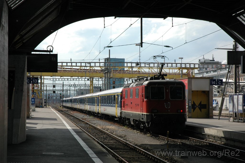 2131-0040-100611.jpg - SBB-CFF Re 4/4'' 11200 / Zürich HB 10.6.2011