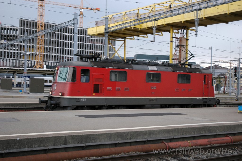 2142-0025-070711.jpg - SBB-CFF Re 4/4'' 11200 / Zürich HB 7.7.2011