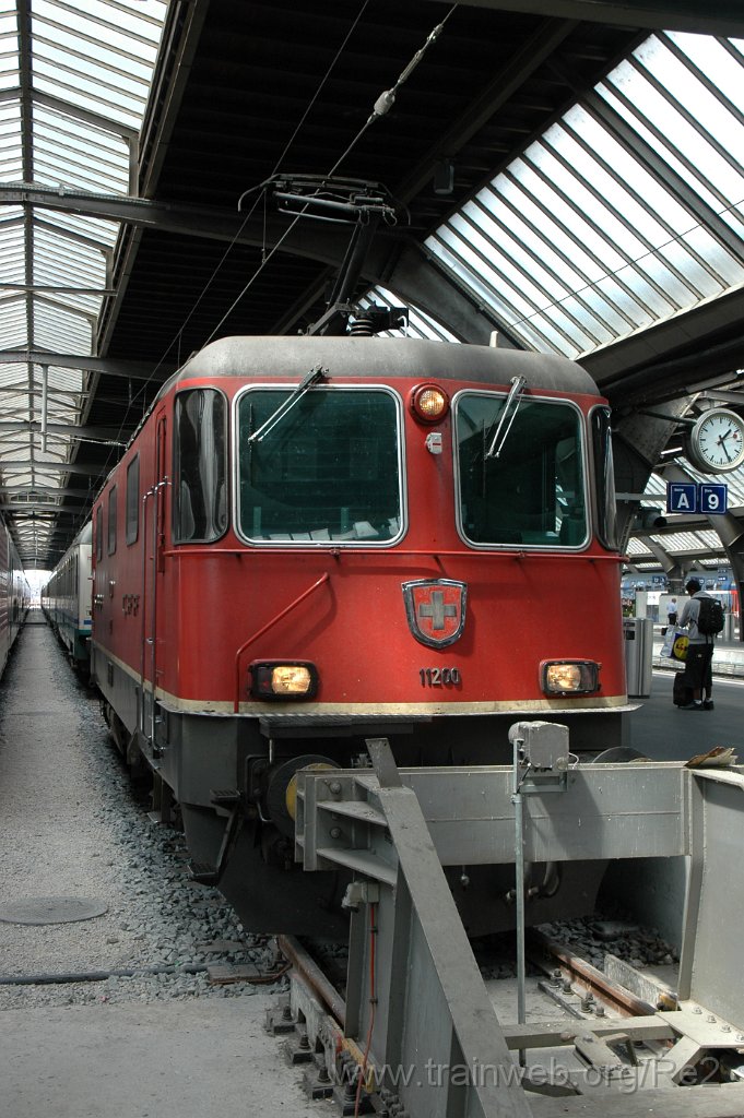 2156-0006-310711.jpg - SBB-CFF Re 4/4'' 11200 / Zürich HB 31.7.2011