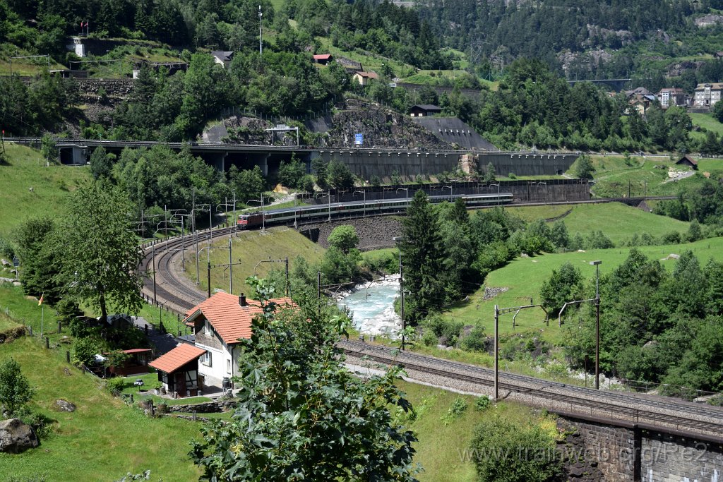 3983-0012-070716.jpg - SBB-CFF Re 4/4'' 11200 (Re 420.200-8)  (Re 91 85 4 420 200-8 CH-SBB) / Wassen (Wattinger Kurve) 7.7.2016