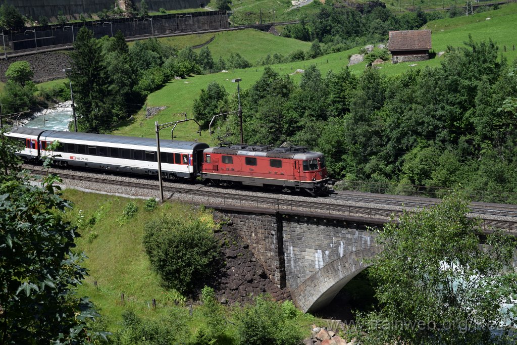 3983-0015-070716.jpg - SBB-CFF Re 4/4'' 11200 (Re 420.200-8)  (Re 91 85 4 420 200-8 CH-SBB) / Wassen (Wattinger Kurve) 7.7.2016