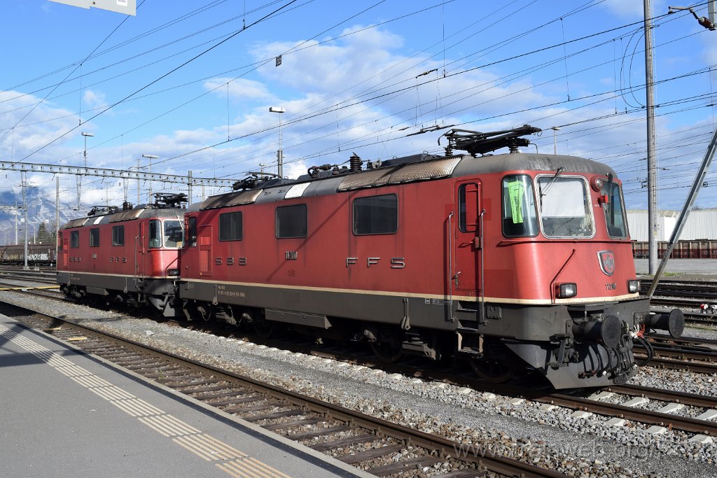 8288-0016-201122.jpg - SBB-CFF Re 4/4'' 11200 (Re 420.200-8)  (Re 91 85 4 420 200-8 CH-SBB) + SBB-CFF Re 4/4'' 11301 (Re 420.301-4)  (Re 91 85 4 420 301-4 CH-SBB) / Buchs SG 20.11.2022