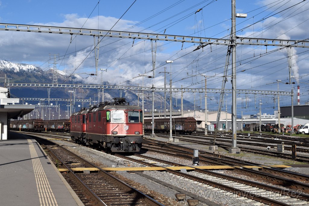 8288-0027-201122.jpg - SBB-CFF Re 4/4'' 11200 (Re 420.200-8)  (Re 91 85 4 420 200-8 CH-SBB) + SBB-CFF Re 4/4'' 11301 (Re 420.301-4)  (Re 91 85 4 420 301-4 CH-SBB) / Buchs SG 20.11.2022