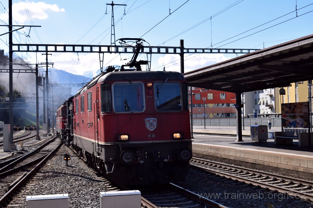 9579-0046-020325.jpg - SBB-CFF Re 4/4'' 11200 (Re 420.200-8)  (Re 91 85 4 420 200-8 CH-SBB) + Verbano-Express / FS 625.116 (90 85  0625 116-8 CH-AVEXP) + CLRA / SBB-CFF Ae 6/6 11419 ''Appenzell I.Rh'' (Ae 91 85 4 610 419-4 CH-CLRA) / Bellinzona 2.3.2025