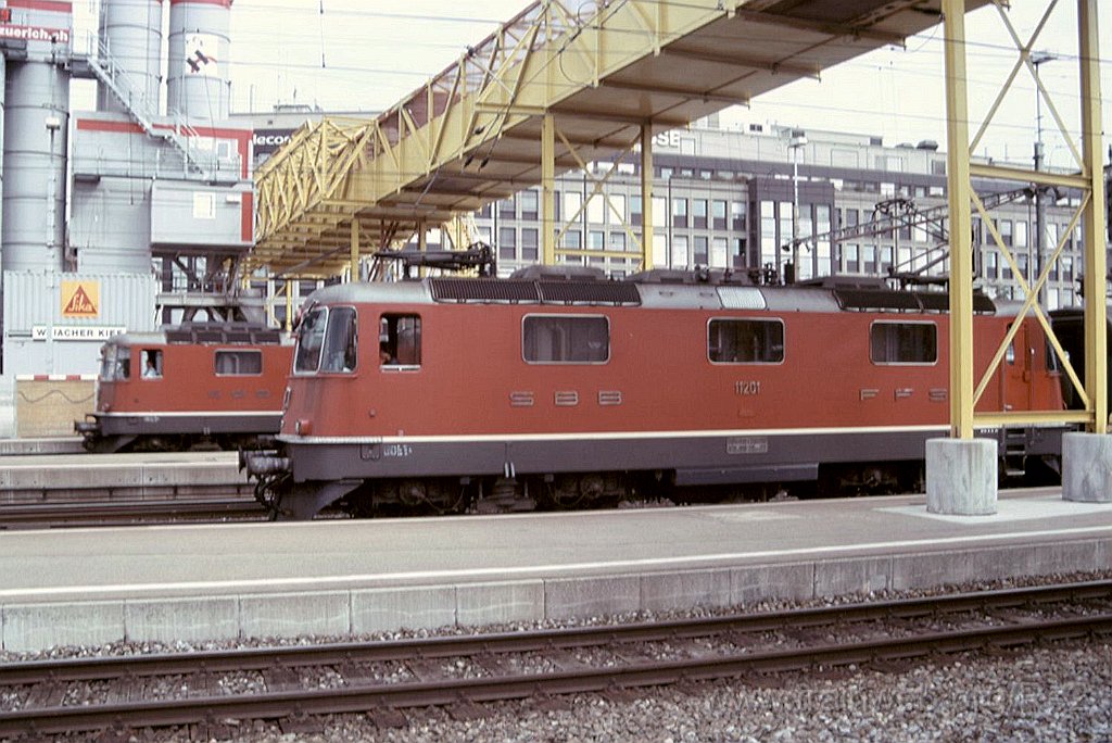 0991-0015.jpg - SBB-CFF Re 4/4'' 11201 + SBB-CFF Re 4/4'' 11149 / Zürich HB 11.9.2004