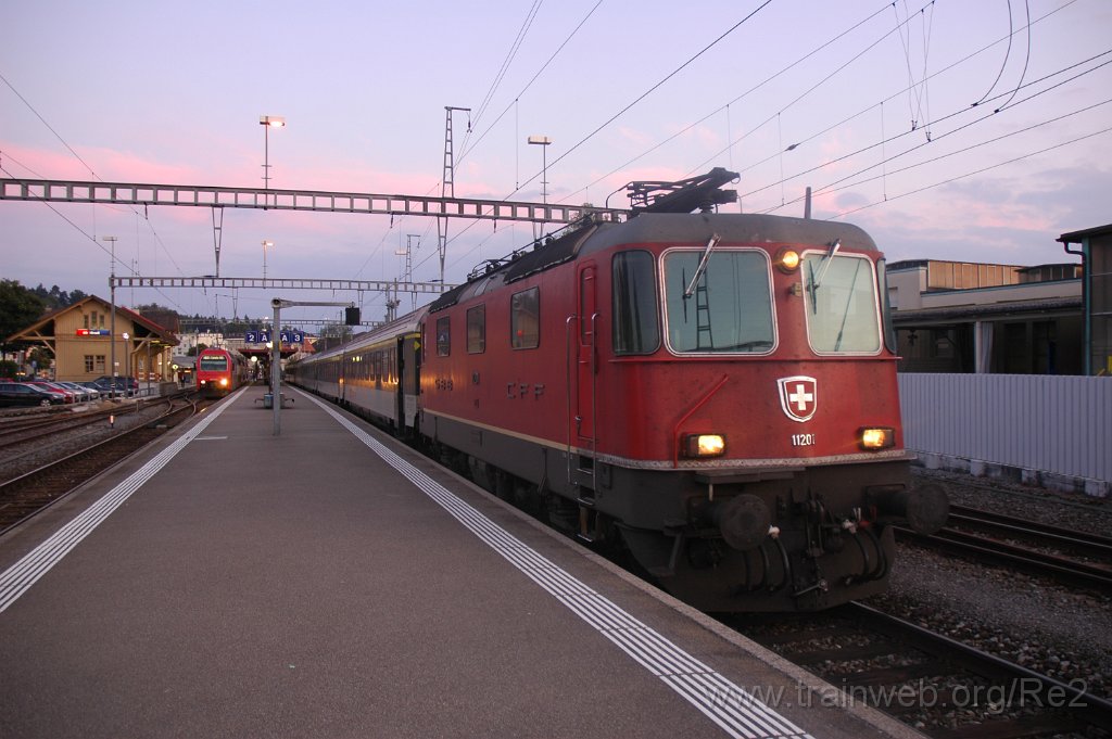 1565-0001-200908.jpg - SBB-CFF Re 4/4'' 11201 + SBB-CFF Re 450.077-3 ''Oberstammheim'' / Hinwil 20.9.2008