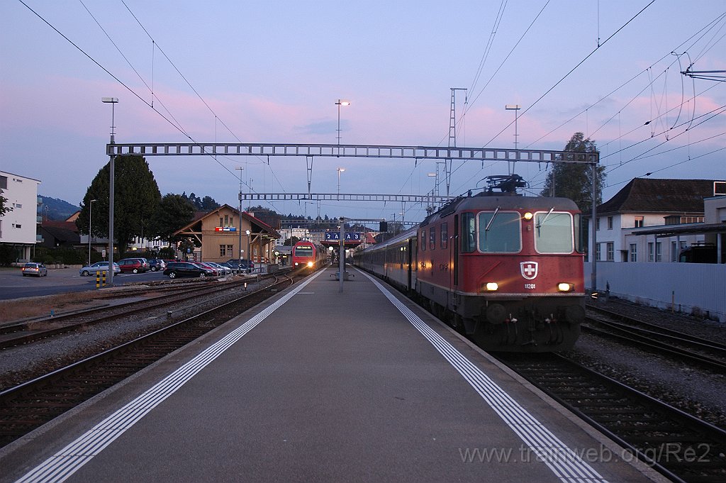 1565-0009-200908.jpg - SBB-CFF Re 4/4'' 11201 + SBB-CFF Re 450.077-3 ''Oberstammheim'' / Hinwil 20.9.2008