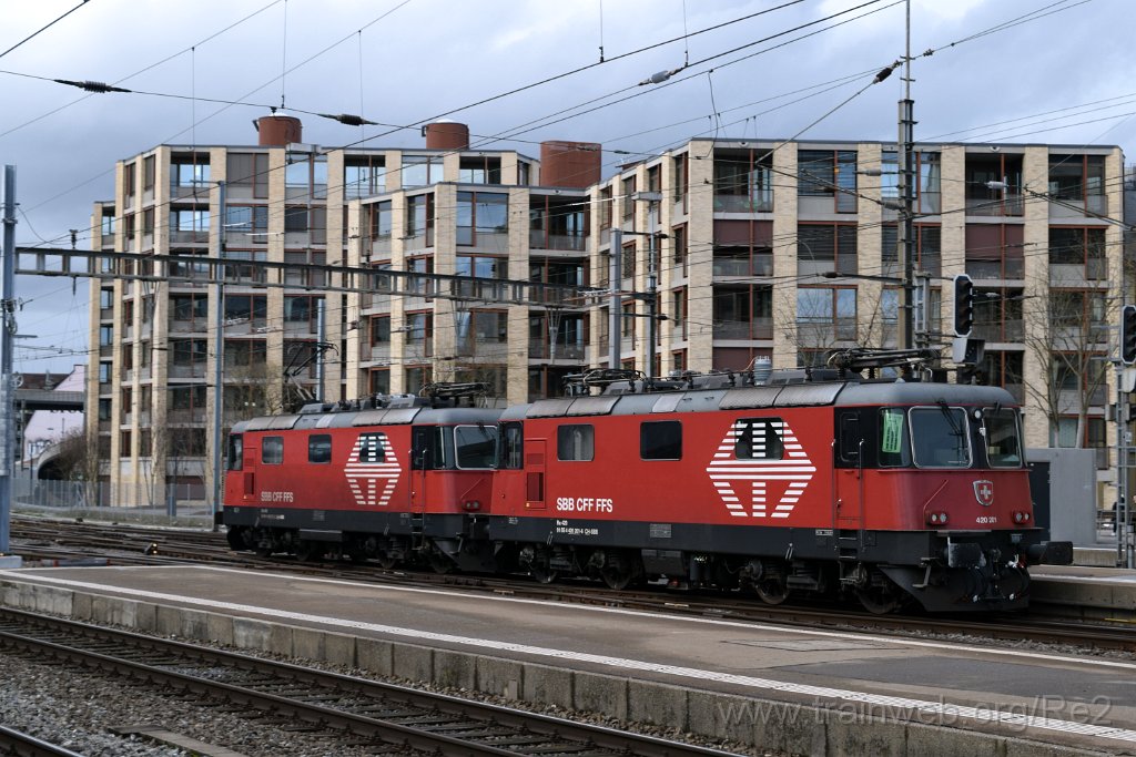 7247-0012-291220.jpg - SBB-CFF Re 420.217-2 (Re 91 85 4 420 217-2 CH-SBB) + SBB-CFF Re 420.201-6 (Re 91 85 4 420 201-6 CH-SBB) / Zürich HB 29.12.2020