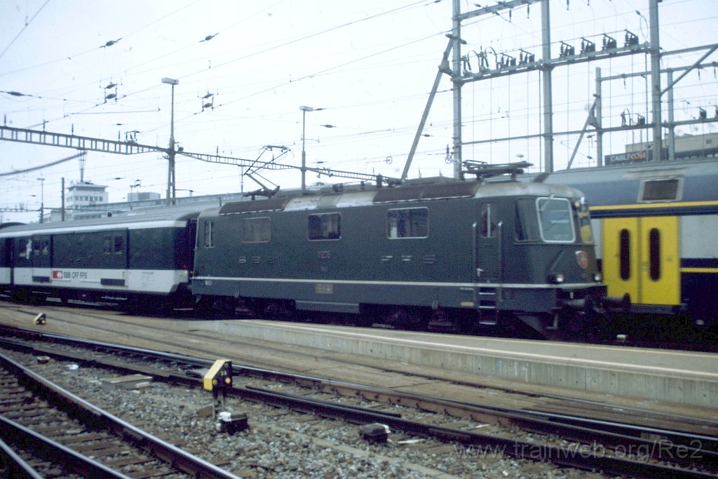 0705-0038.jpg - SBB-CFF Re 4/4'' 11205 / Zürich HB 14.3.1998