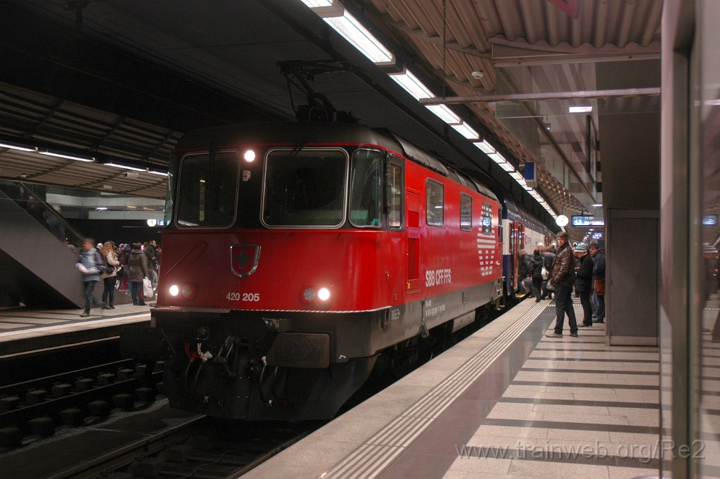 2694-0040-010213.jpg - SBB-CFF Re 420.205-7 (Re 91 85 4 420 205-7 CH-SBB) / Zürich HB (Museumstrasse) 1.2.2013