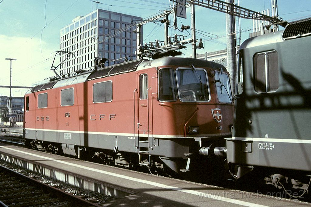 0990-0008.jpg - SBB-CFF Re 4/4'' 11206 / Zürich-Altstetten 29.8.2004