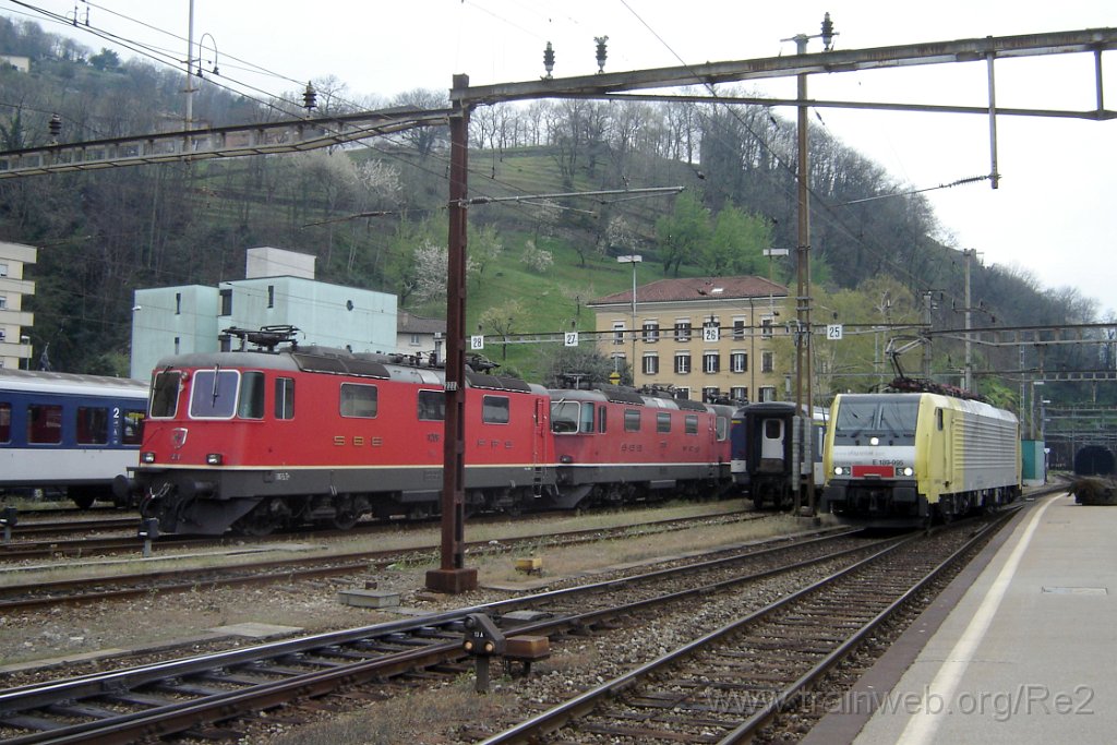 1301-0011-310307.jpg - SBB-CFF Re 4/4'' 11208 + Dispolok ES 64 F4-095 / E 189.995 (91 80 6 189 995-4 D-DISPO) / Bellinzona 31.3.2007