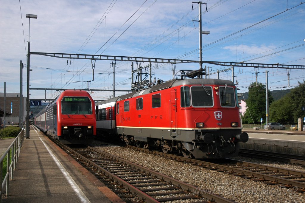 1974-0039-250810.jpg - SBB-CFF Re 450.106-0 ''Winterthur-Töss'' + SBB-CFF Re 4/4'' 11208 / Dietikon 25.8.2010