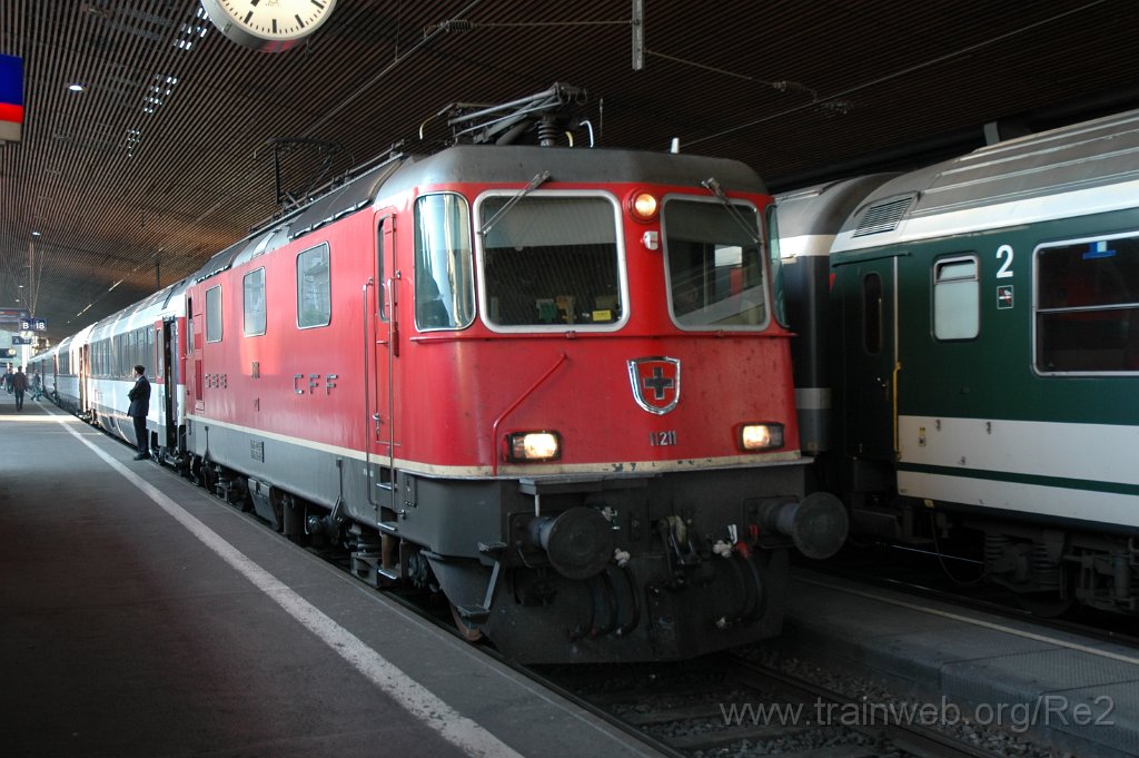 2123-0022-240511.jpg - SBB-CFF Re 4/4'' 11211 / Zürich HB 24.5.2011