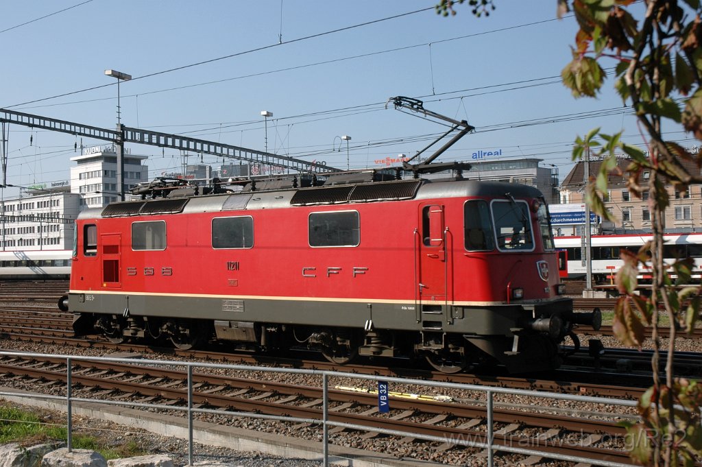 2508-0049-240712.jpg - SBB-CFF Re 4/4'' 11211 / Zürich HB 24.7.2012