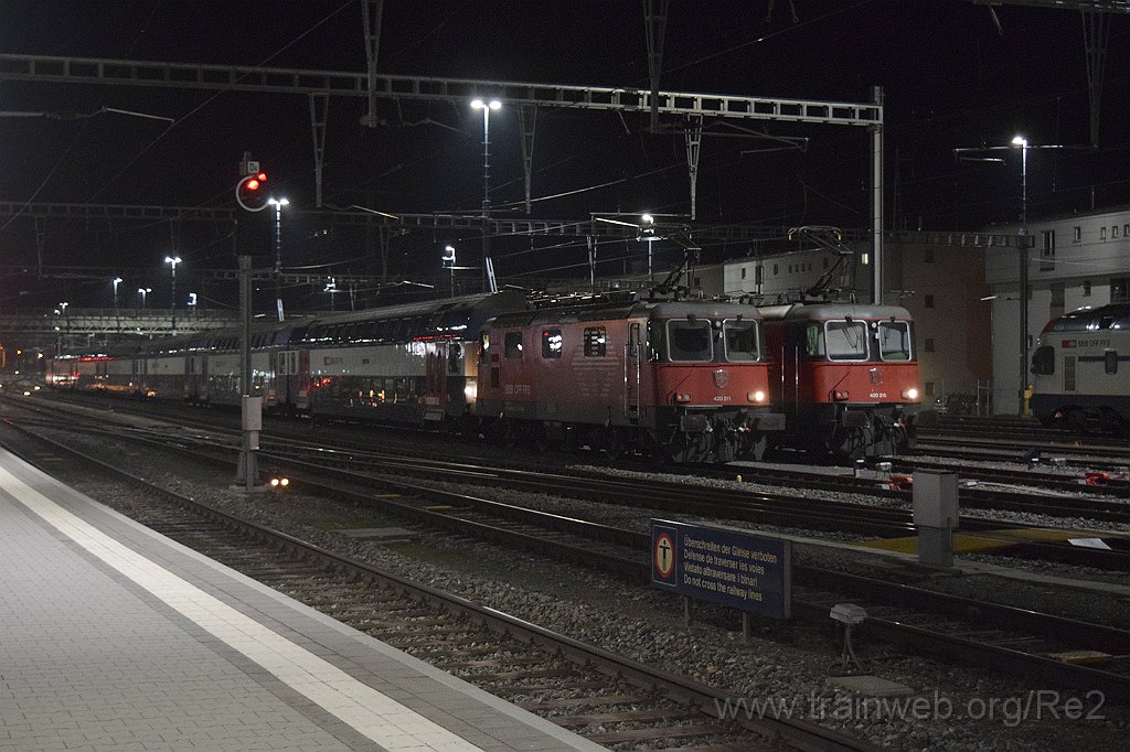 7303-0007-070321.jpg - SBB-CFF Re 420.211-5 (Re 91 85 4 420 211-5 CH-SBB) + SBB-CFF Re 420.215-6 (Re 91 85 4 420 215-6 CH-SBB) / Rapperswil 7.3.2021