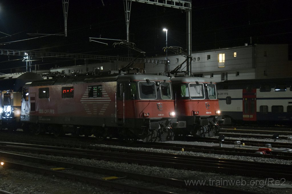 7303-0033-070321.jpg - SBB-CFF Re 420.211-5 (Re 91 85 4 420 211-5 CH-SBB) + SBB-CFF Re 420.215-6 (Re 91 85 4 420 215-6 CH-SBB) / Rapperswil 7.3.2021
