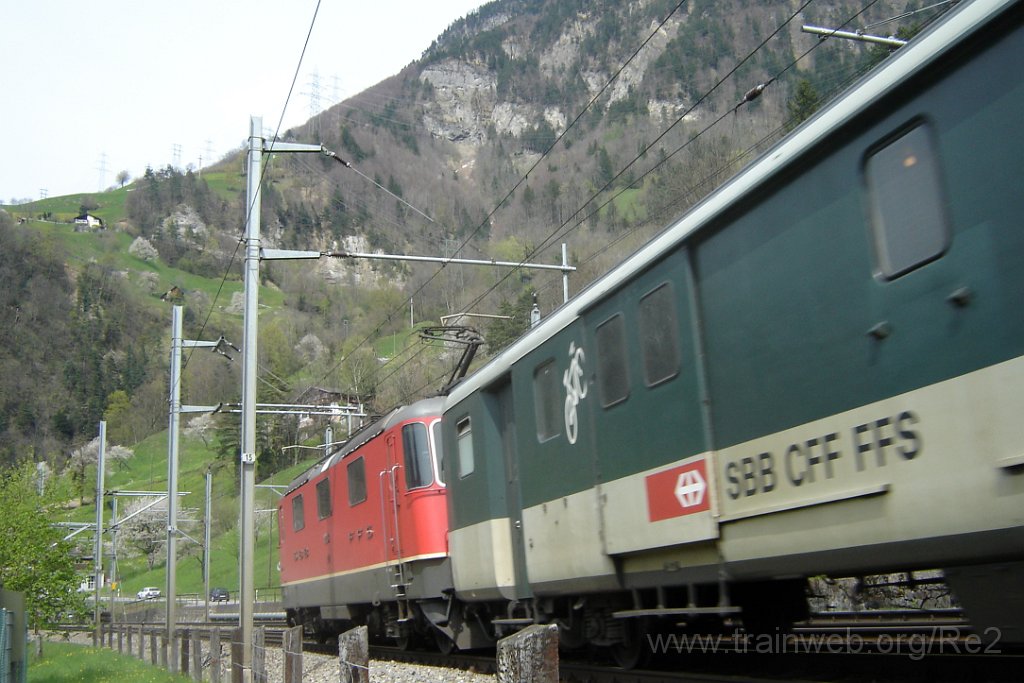 1036-0048-240405.jpg - SBB-CFF Re 4/4'' 11213 / Sisikon 24.4.2005