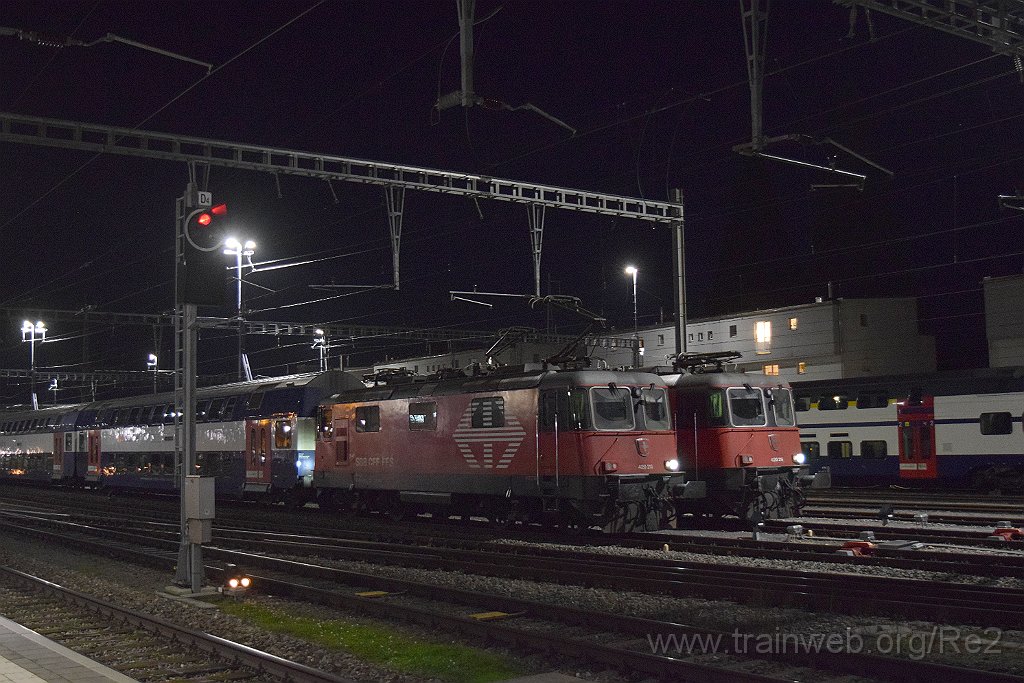 8301-0030-261122.jpg - SBB-CFF Re 420.213-1 (Re 91 85 4 420 213-1 CH-SBB) + SBB-CFF Re 420.216-4 (Re 91 85 4 420 216-4 CH-SBB) + SBB-CFF Signal D4 / Rapperswil 26.11.2022