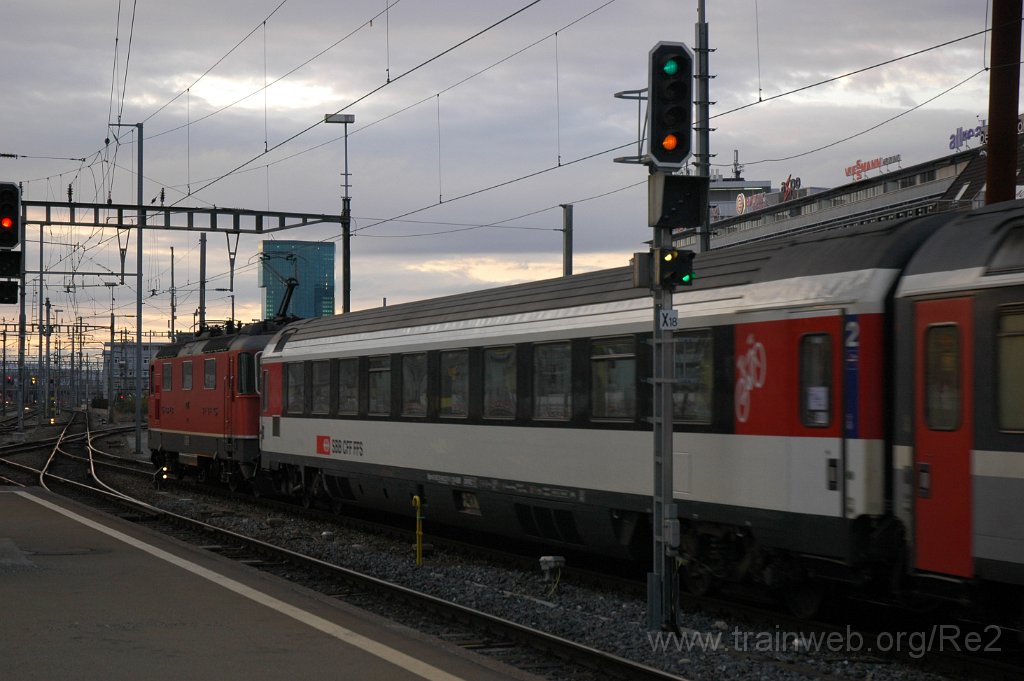 2059-0039-040211.jpg - SBB-CFF Re 4/4'' 11214 / Zürich HB 4.2.2011