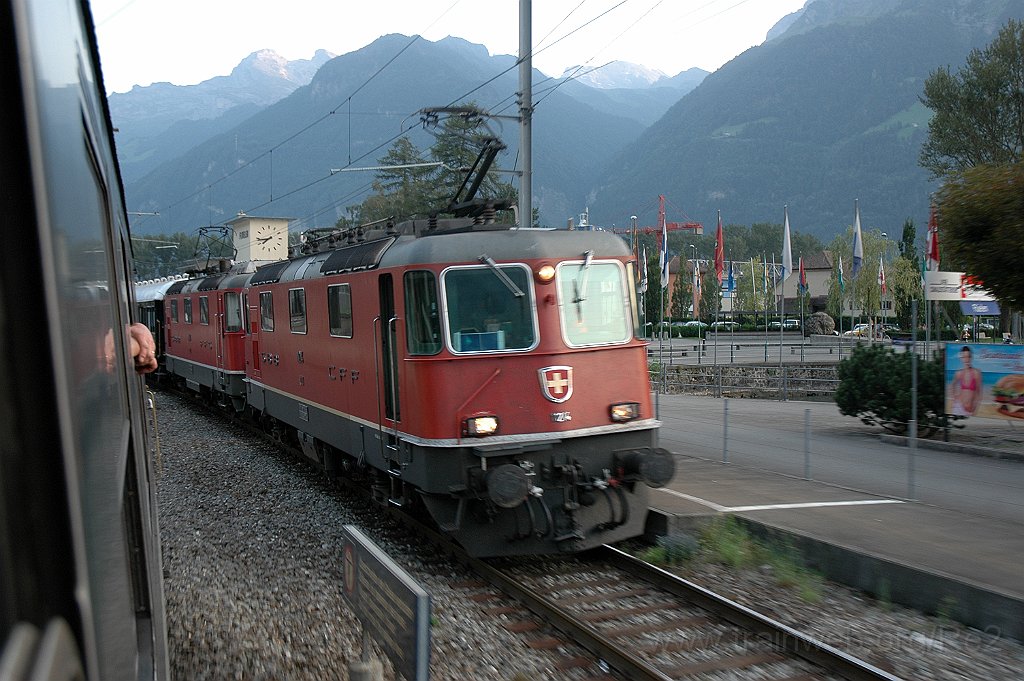 2587-0021-220812.jpg - Re 4/4" 11214 + Re 4/4" 11114 / Flüelen 22.8.2012