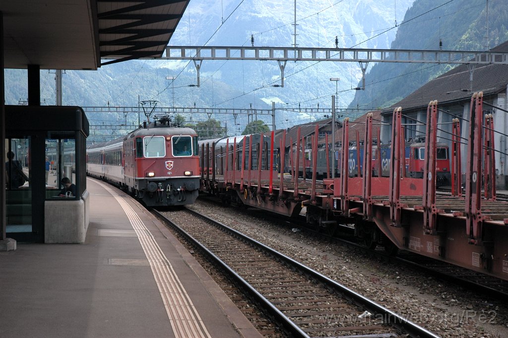 2843-0029-150613.jpg - SBB-CFF Re 4/4'' 11214 / Erstfeld 15.6.2013