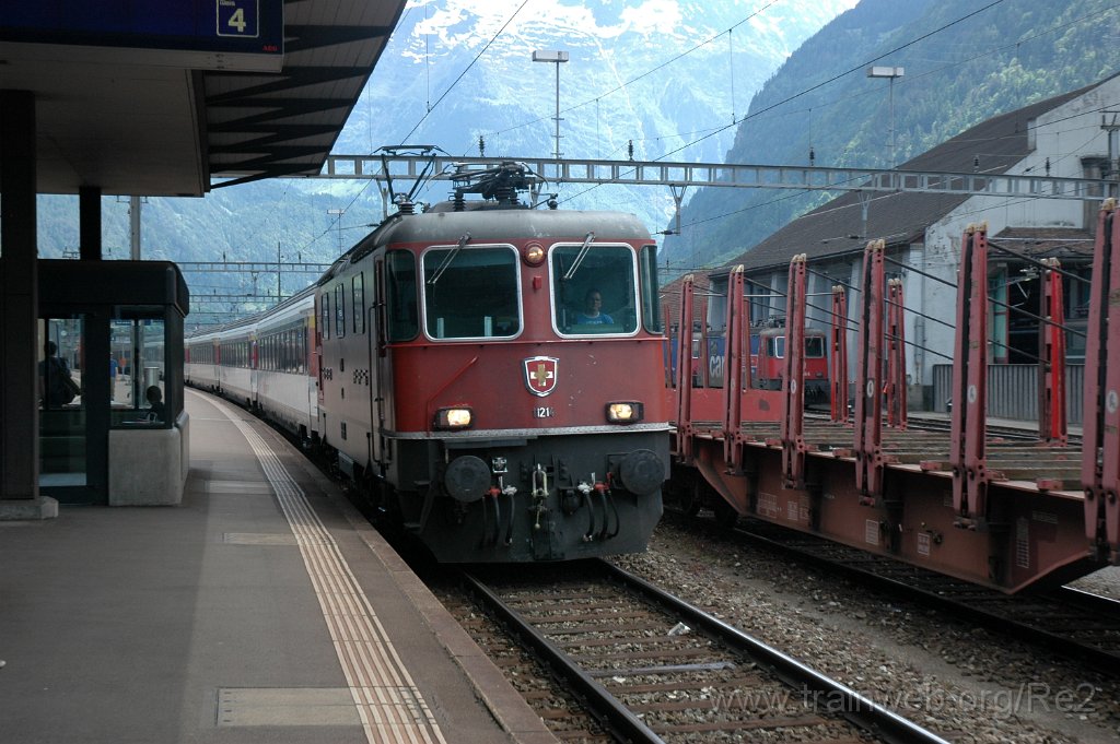 2843-0032-150613.jpg - SBB-CFF Re 4/4'' 11214 / Erstfeld 15.6.2013