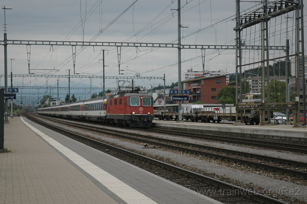 2854-0032-210613.jpg - SBB-CFF Re 4/4'' 11214 / Pfäffikon SZ 21.6.2013
