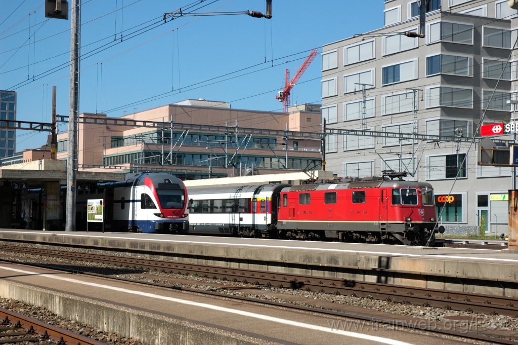 3273-0002-230914.jpg - SBB-CFF RABe 511.004 / Bt 94 85 1 511.004-7 (94 85 0 511 004-9 CH-SBB) + SBB-CFF Re 4/4'' 11215 / Zürich-Altstetten 23.9.2014