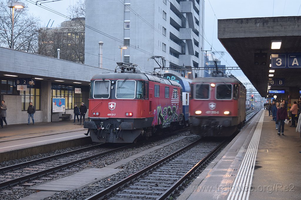 3798-0002-161215.jpg - SBB-CFF Re 420.217-2 (Re 91 85 4 420 217-2 CH-SBB) + SBBC Re 421.385-6 (Re 91 85 4 421 385-6 CH-SBBC) / Zürich-Altstetten 16.12.2015