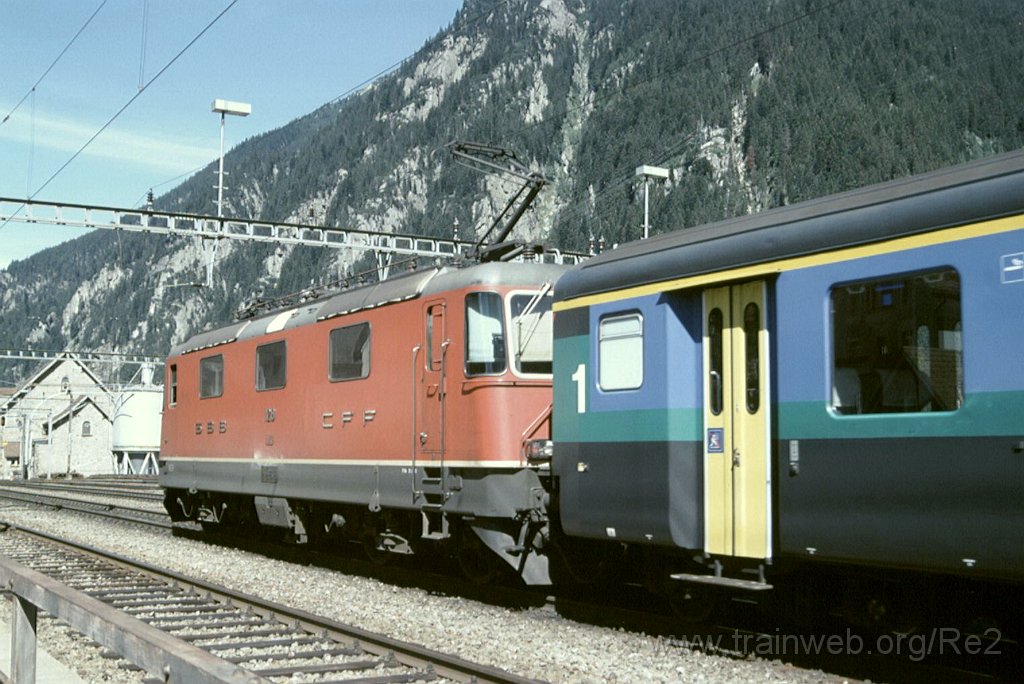 0988-0033.jpg - SBB-CFF Re 4/4'' 11219 / Göschenen 22.8.2004