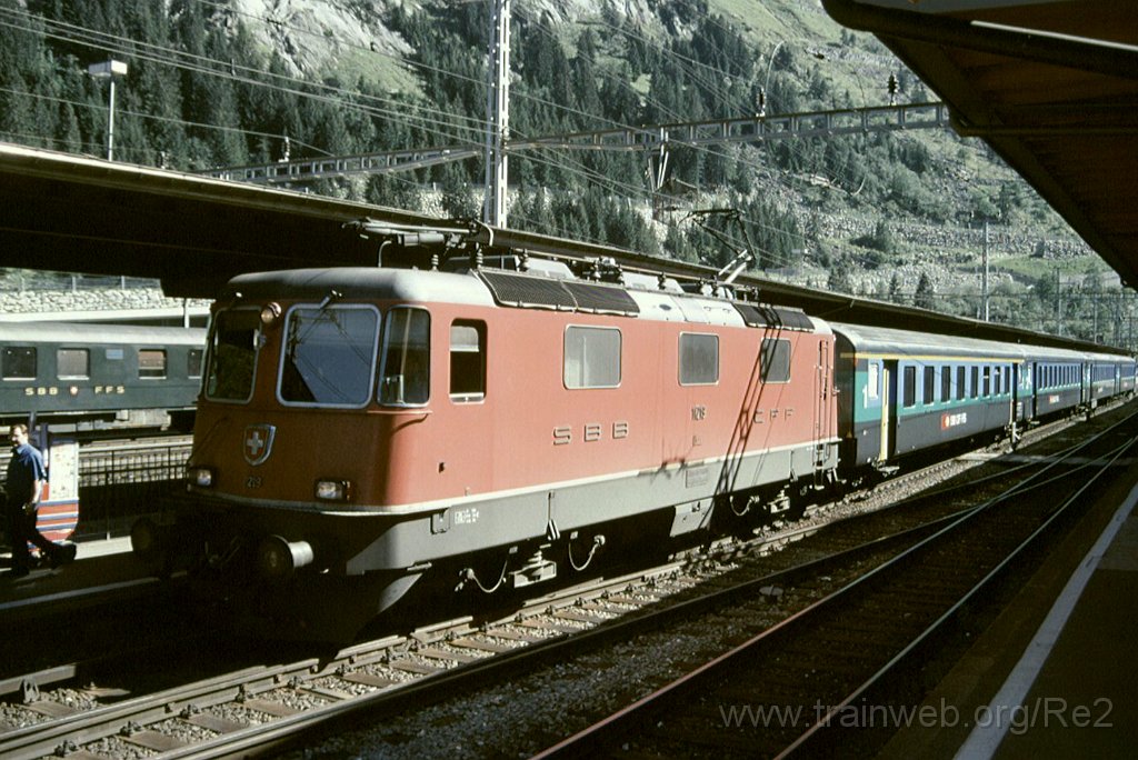 0988-0039.jpg - SBB-CFF Re 4/4'' 11219 / Göschenen 22.8.2004