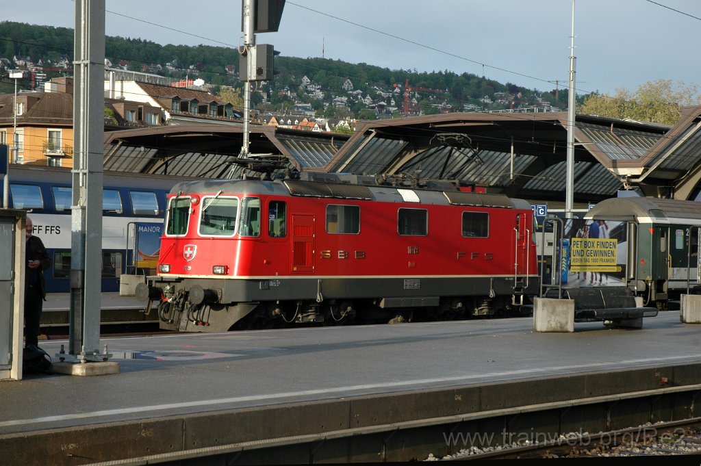 2390-0001-090512.jpg - SBB-CFF Re 4/4'' 11219 / Zürich HB 9.5.2012