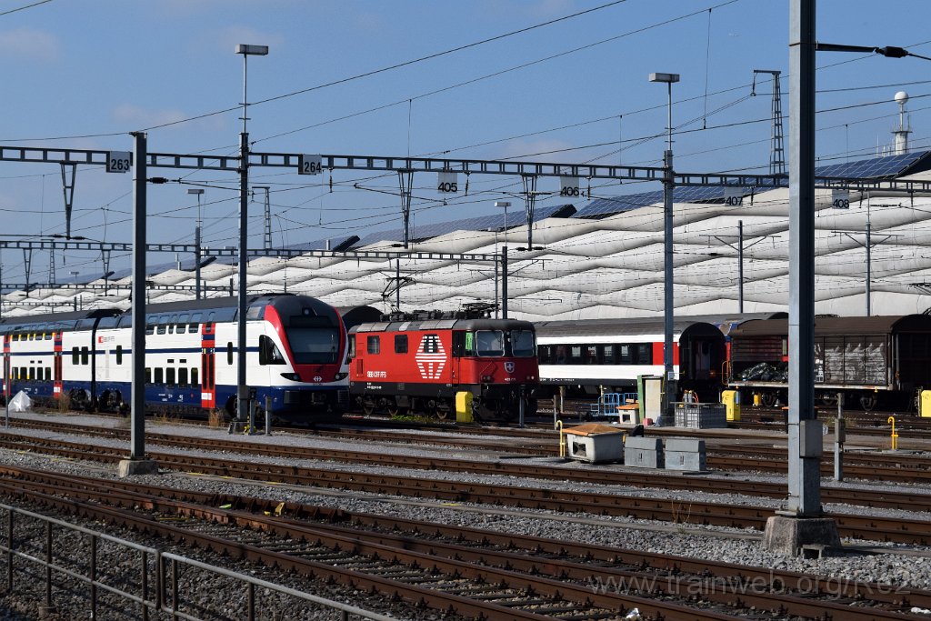 5148-0001-081018.jpg - SBB-CFF Re 420.219-8 (Re 91 85 4 420 219-8 CH-SBB) + SBB-CFF RABe 511.063 / Bt 94 85 1 511.063-3 (94 85 0 511 063-5 CH-SBB) / Zürich-Herdern 8.10.2018